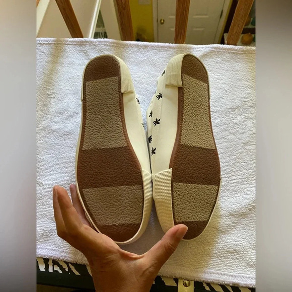 Women’s canvas sneakers with palm trees size 8 memory foam insole NWT - Picture 5 of 8